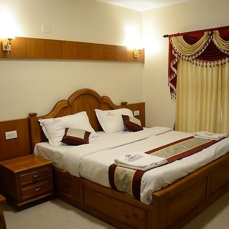 Hotel Vasantham Palace Ooty Buitenkant foto