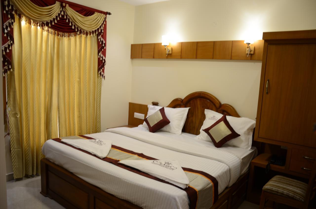Hotel Vasantham Palace Ooty Buitenkant foto
