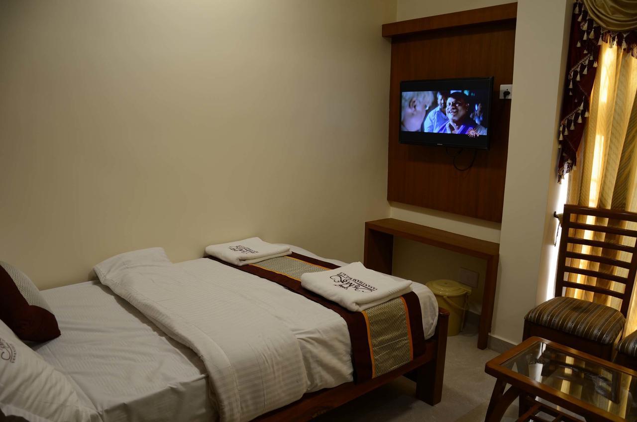 Hotel Vasantham Palace Ooty Buitenkant foto